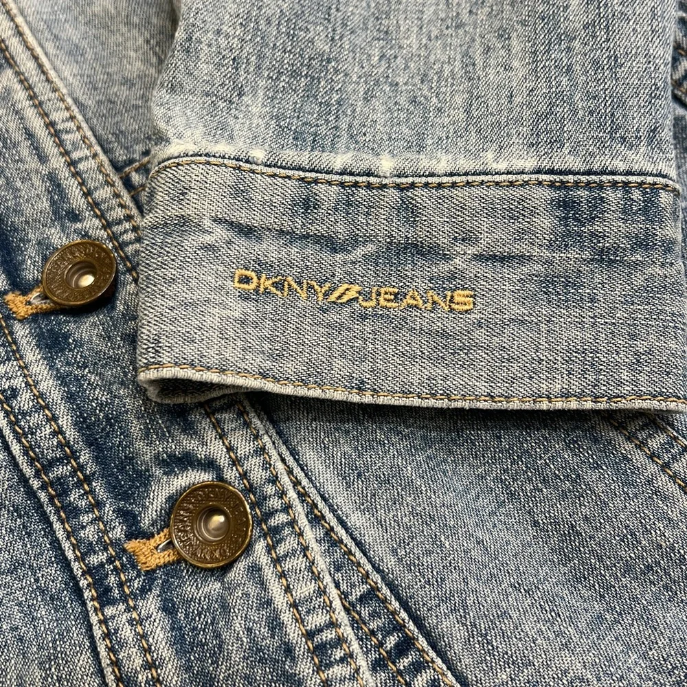 DKNY Jeans Y2K Denim Jacket Button Front Embroidered Cuff - Picture 3 of 8